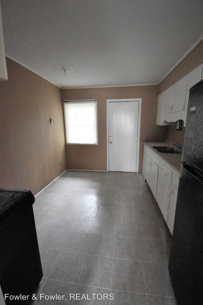 Building Photo - 2 br, 1 bath Apartment - 2631 Uwharrie Road
