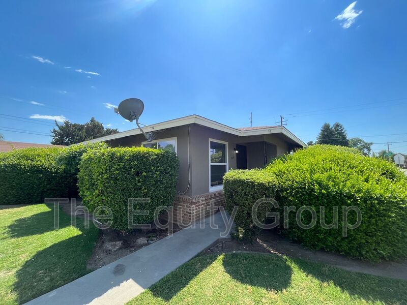 1033 W Tulare Ave, Visalia, CA 93277 House Rental in Visalia, CA