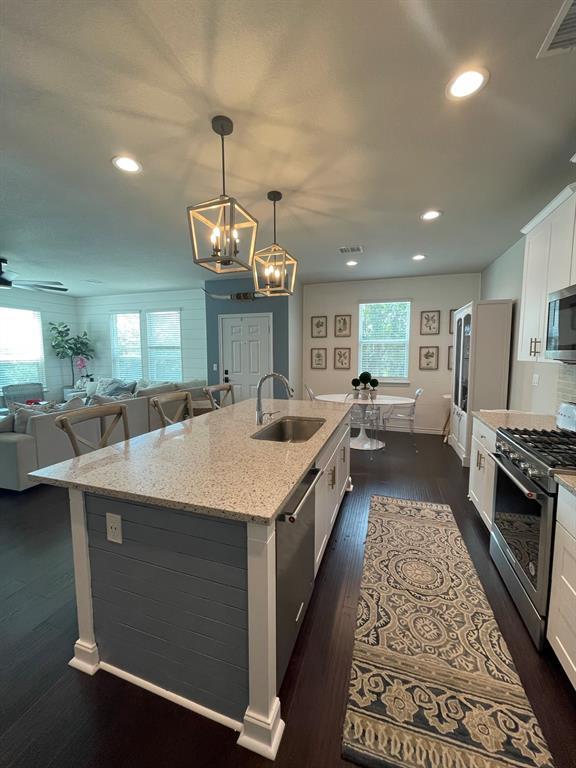 Building Photo - 5208 Golden Canary Ln