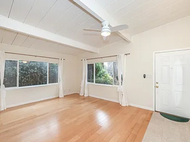 Building Photo - Beautiful Single Story 3bd House Recently ...