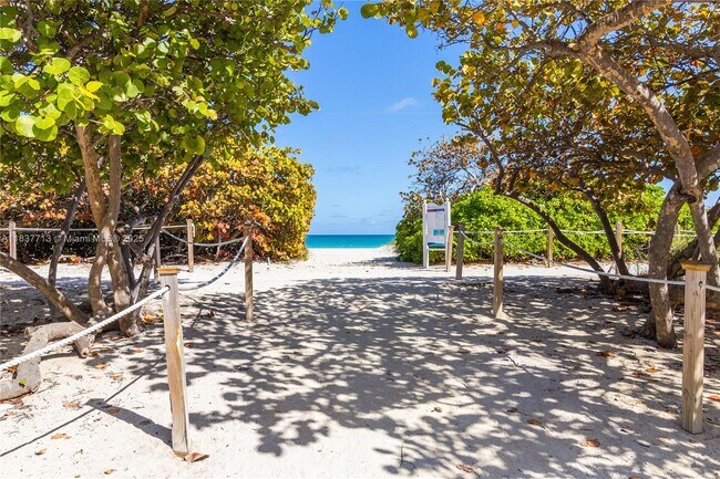 Foto del edificio - 9225 Collins Ave