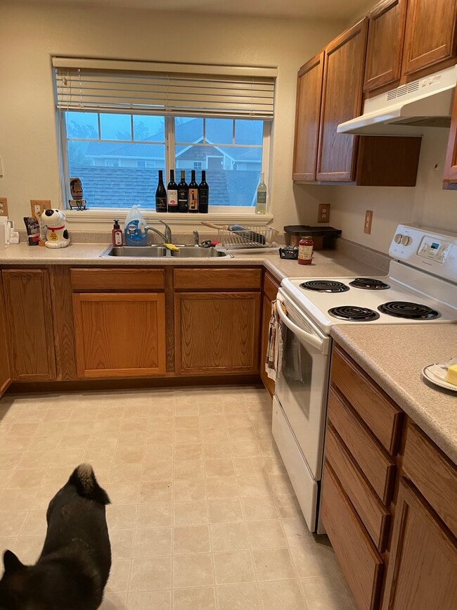 Foto del edificio - 877 Forestglen Dr