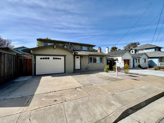 Building Photo - Willow Street Charm! 3 bedroom 1.5 bathroom home in Pacific Grove