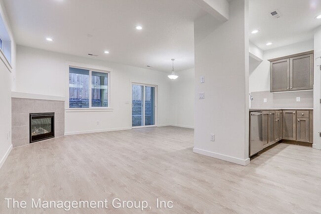 Building Photo - 3 br, 2.5 bath House - 1122 N Auburn Place