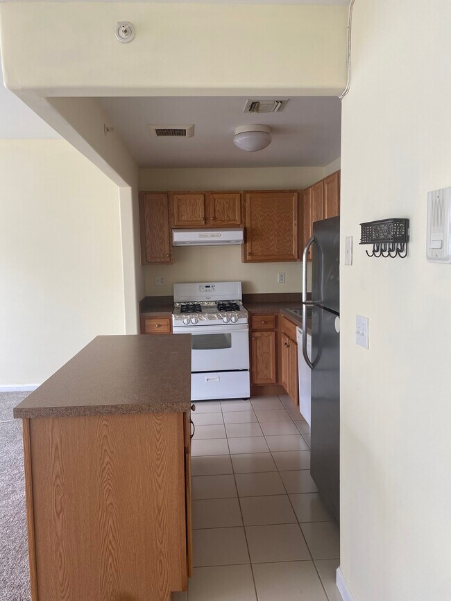 Kitchen - 152 Beach 67th St