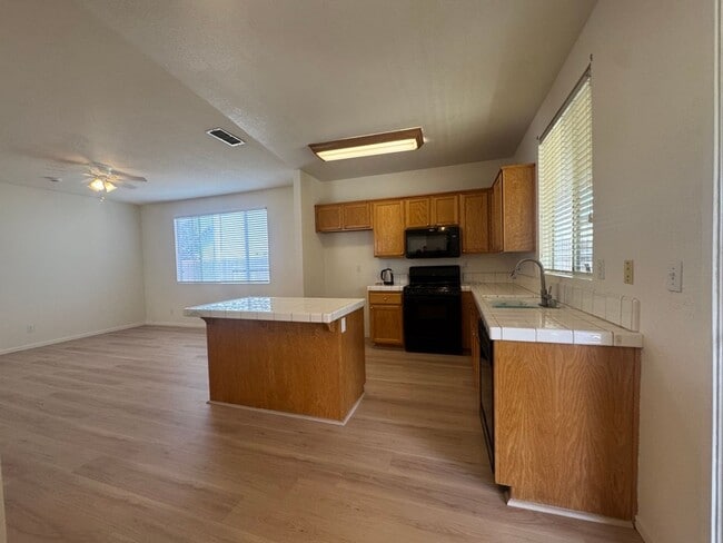 Building Photo - Beautiful 4BD, 2.5BA Home in a Great Location!