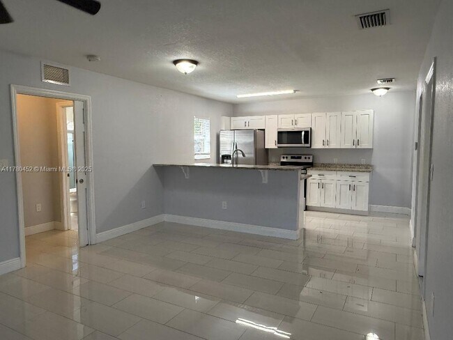 Foto del edificio - 2713 NW 6th St
