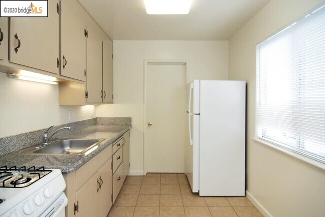 Building Photo - 605 San Pablo Ave