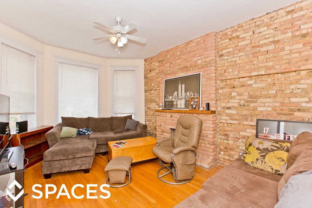 Primary Photo - 1415 W Addison St