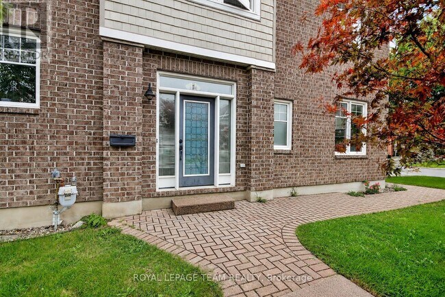 Building Photo - 174 Mojave Crescent
