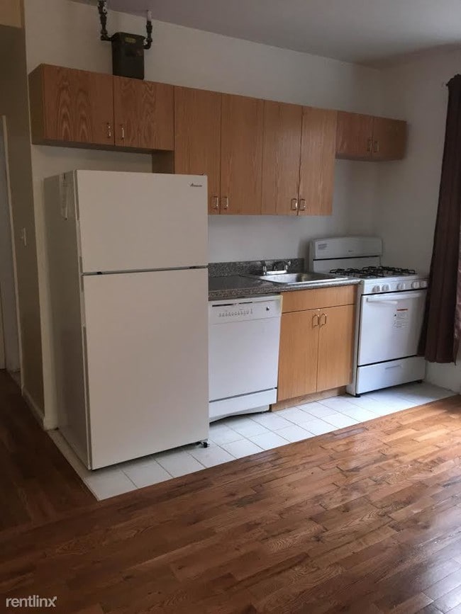 Building Photo - 565 W 188th St