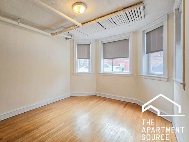 Foto del edificio - 2206 W Foster Ave