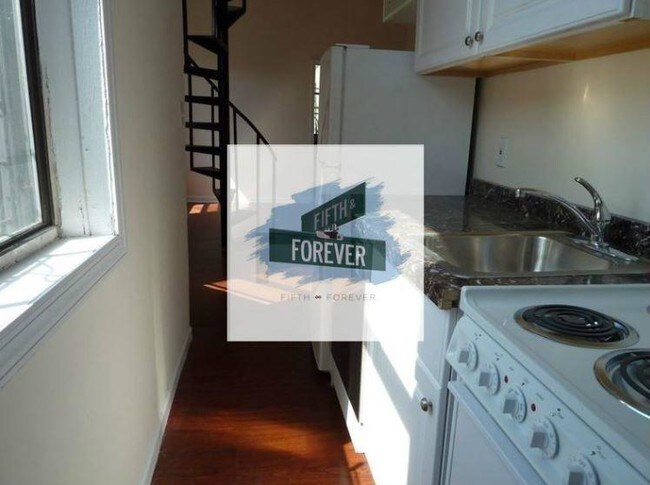 Foto del edificio - 258 E 3rd St
