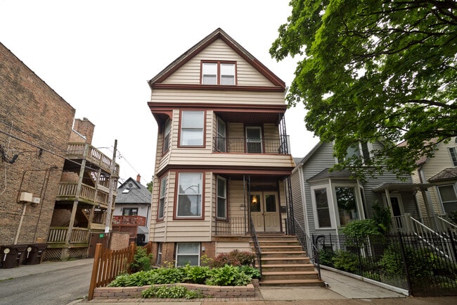 Building Photo - 3814 N Marshfield Ave