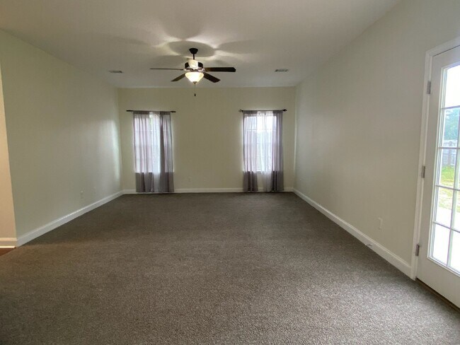 Building Photo - Home For Rent