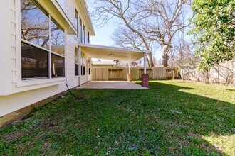 Building Photo - 2918 Five Oaks Dr