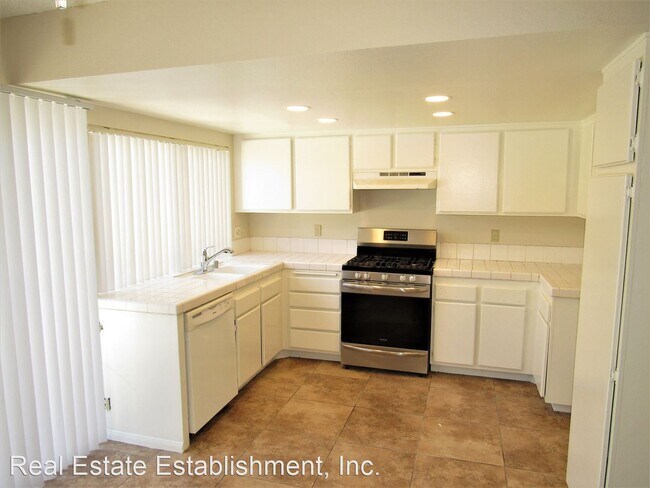 Building Photo - 2 br, 1 bath House - 972 S. Sarah Way