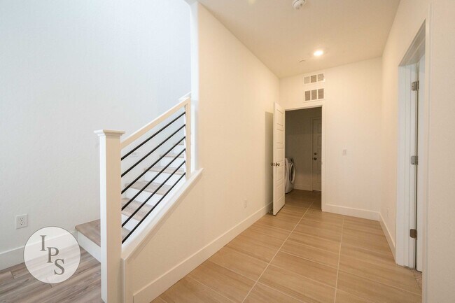 Building Photo - Brand New Modern Clovis Town Home, 3BR/2BA...