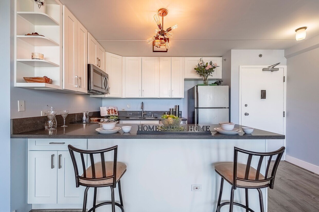 Foto principal - Lovely Renovated 2 Bedroom Condo