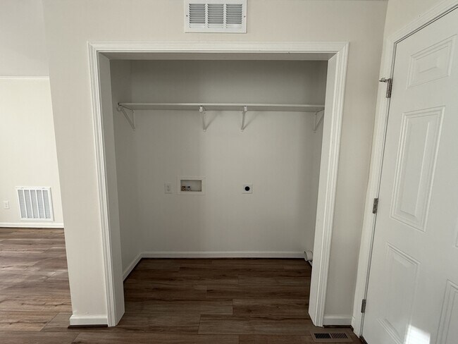 Foto del edificio - 107 Sue Ave