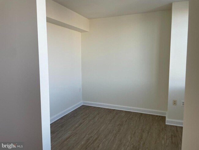 Foto del edificio - 2451 Midtown Ave