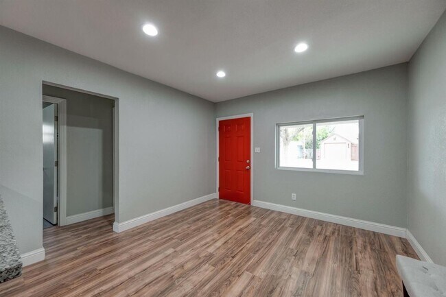 Foto del edificio - 3 br, 1.5 bath House - 4458 E Ball