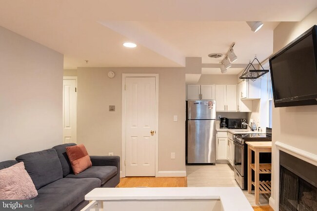 Foto del edificio - 1731 Willard St NW