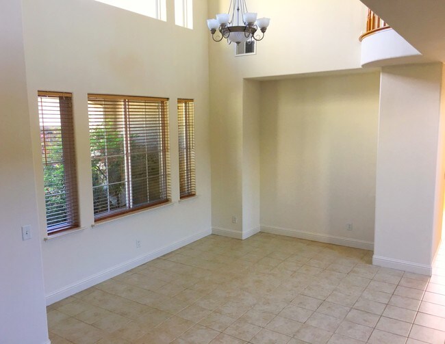 Dining Area - 2838 E Omaha Ave