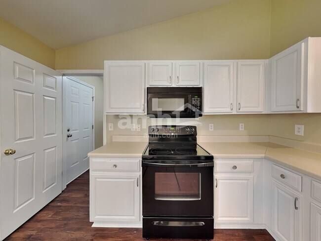 Foto del edificio - 224 N Fuquay Springs Ave