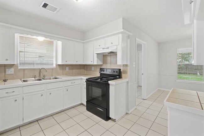 Building Photo - 5711 Green Timbers Dr
