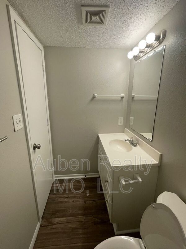 Foto del edificio - 409 NE Westwind Dr