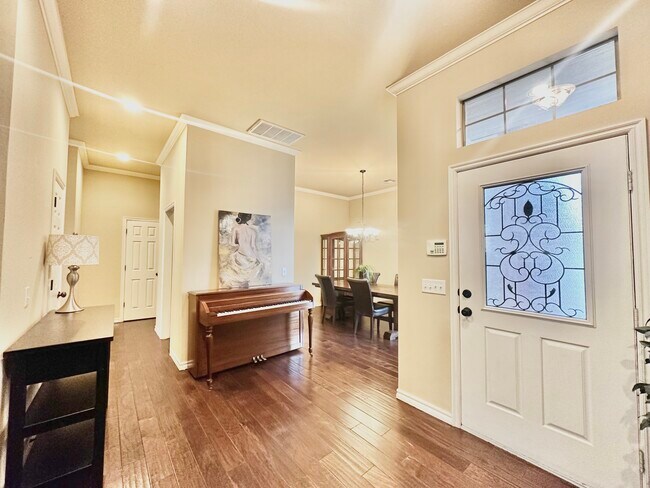Building Photo - 508 Cloudview Pl