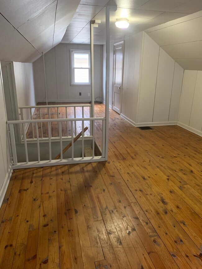 Foto del edificio - 325 West Wood St