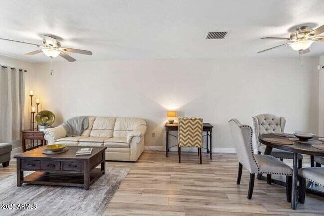 Foto del edificio - 13046 Wildwood Dr