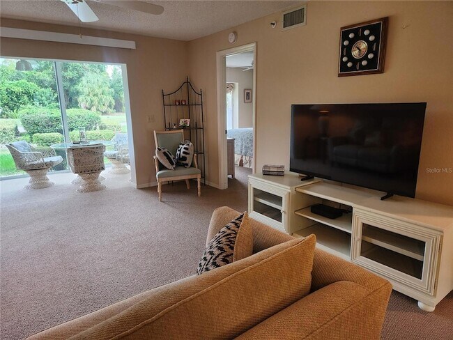 Foto del edificio - 6713 Stone River Rd