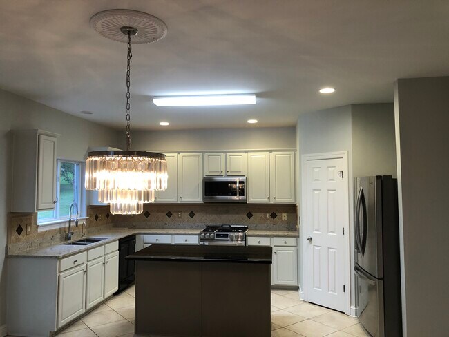 Foto del edificio - 9719 Glen Eden Ct