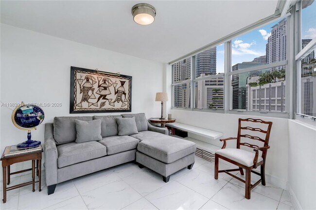 Foto del edificio - 825 Brickell Bay Dr