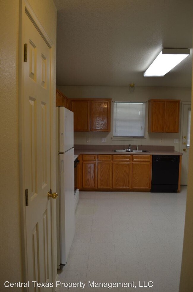 Building Photo - 2102 Wildewood Dr