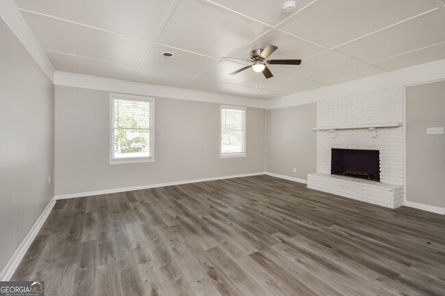 Building Photo - 883 Waterside Dr SE