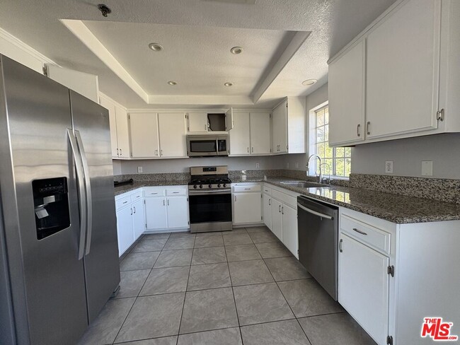 Building Photo - 741 Venice Way
