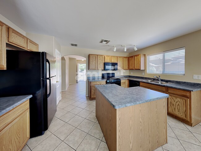 Building Photo - 641 W Flaming Arrow Dr