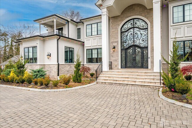 Building Photo - 3979 Park Ave