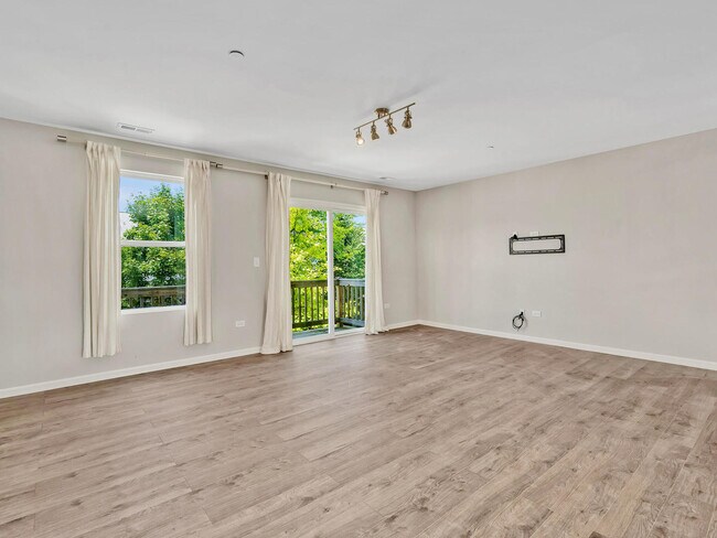 Foto del edificio - 1464 Lake Ridge Ct