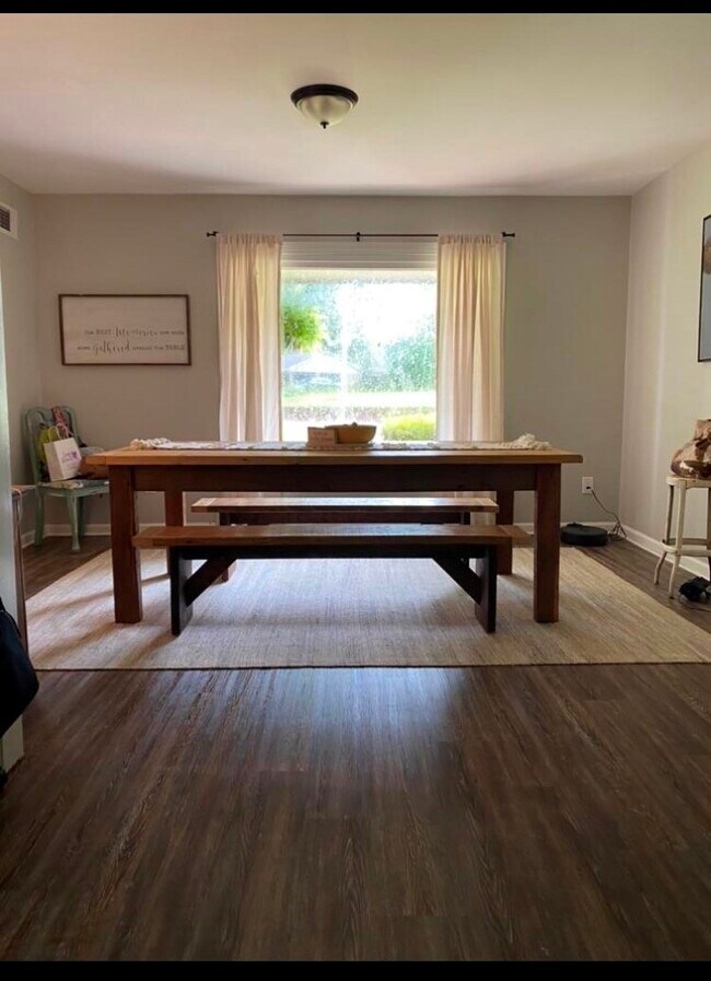Building Photo - 647 Oak Wild Cove