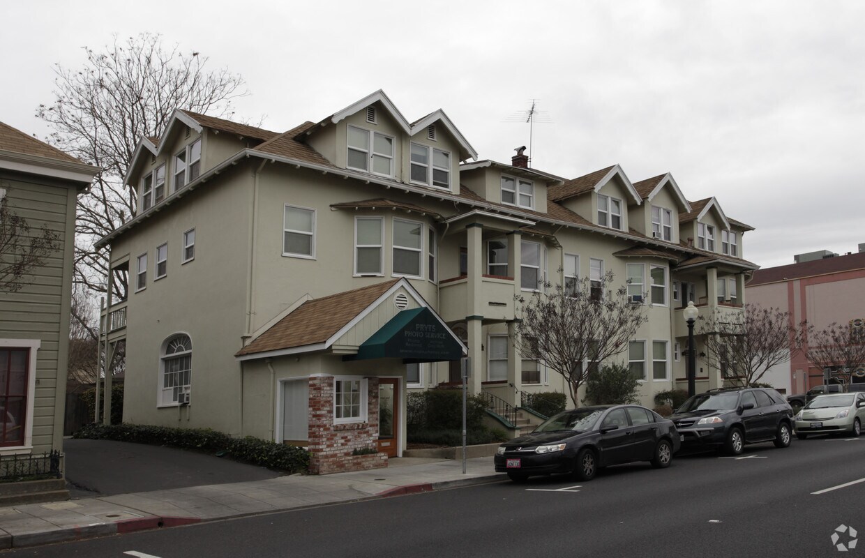 Building Photo - 1406 3rd St