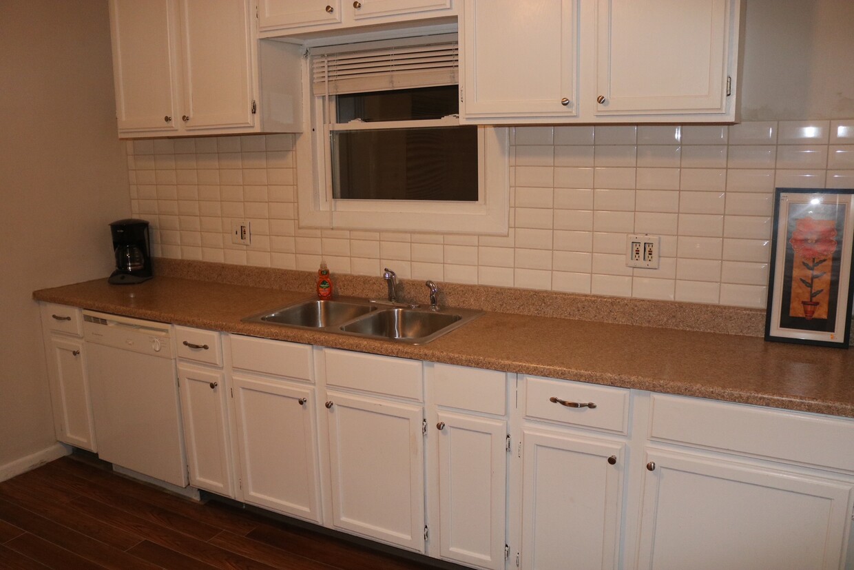 Kitchen - 10114 Burton Ave