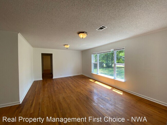 Building Photo - 3 br, 1 bath House - 1136 S Maxwell Dr.