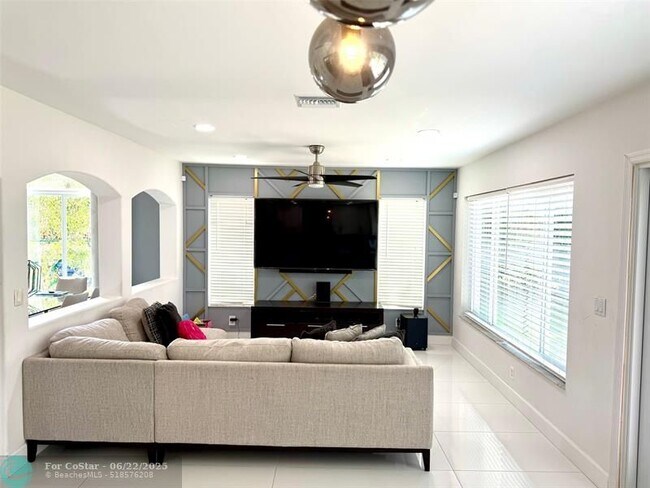 Foto del edificio - 5450 NW 122nd Dr