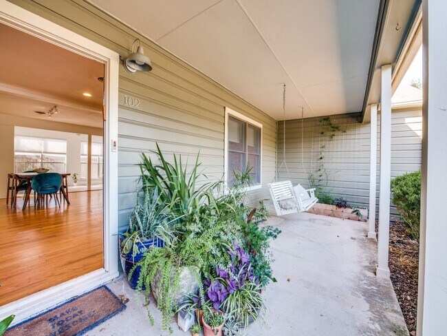 Foto del edificio - 3 Bedroom in Alamo Height ISD