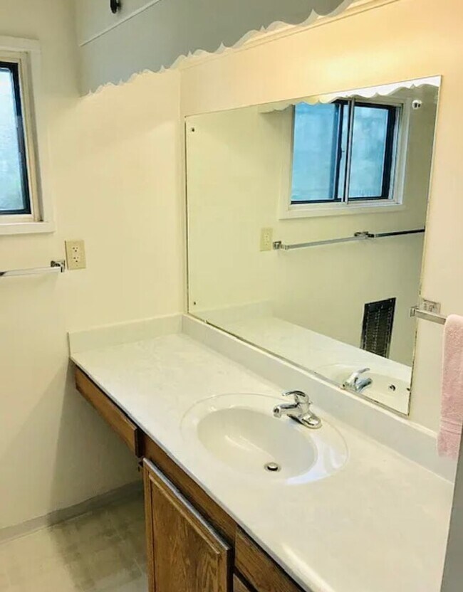 Building Photo - Nice 3 bedroom 2 bath in heights